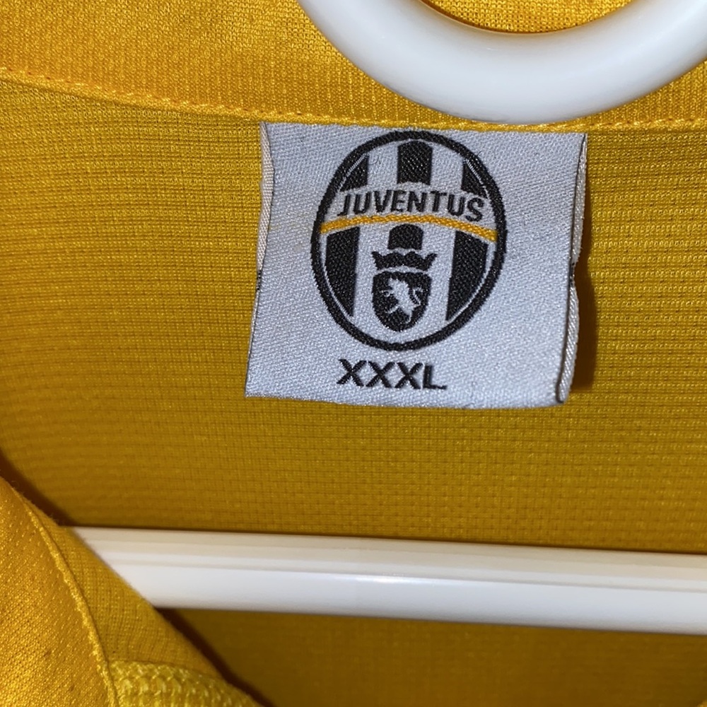 Hooter’s Juventus soccer jersey - Picture 2 of 5